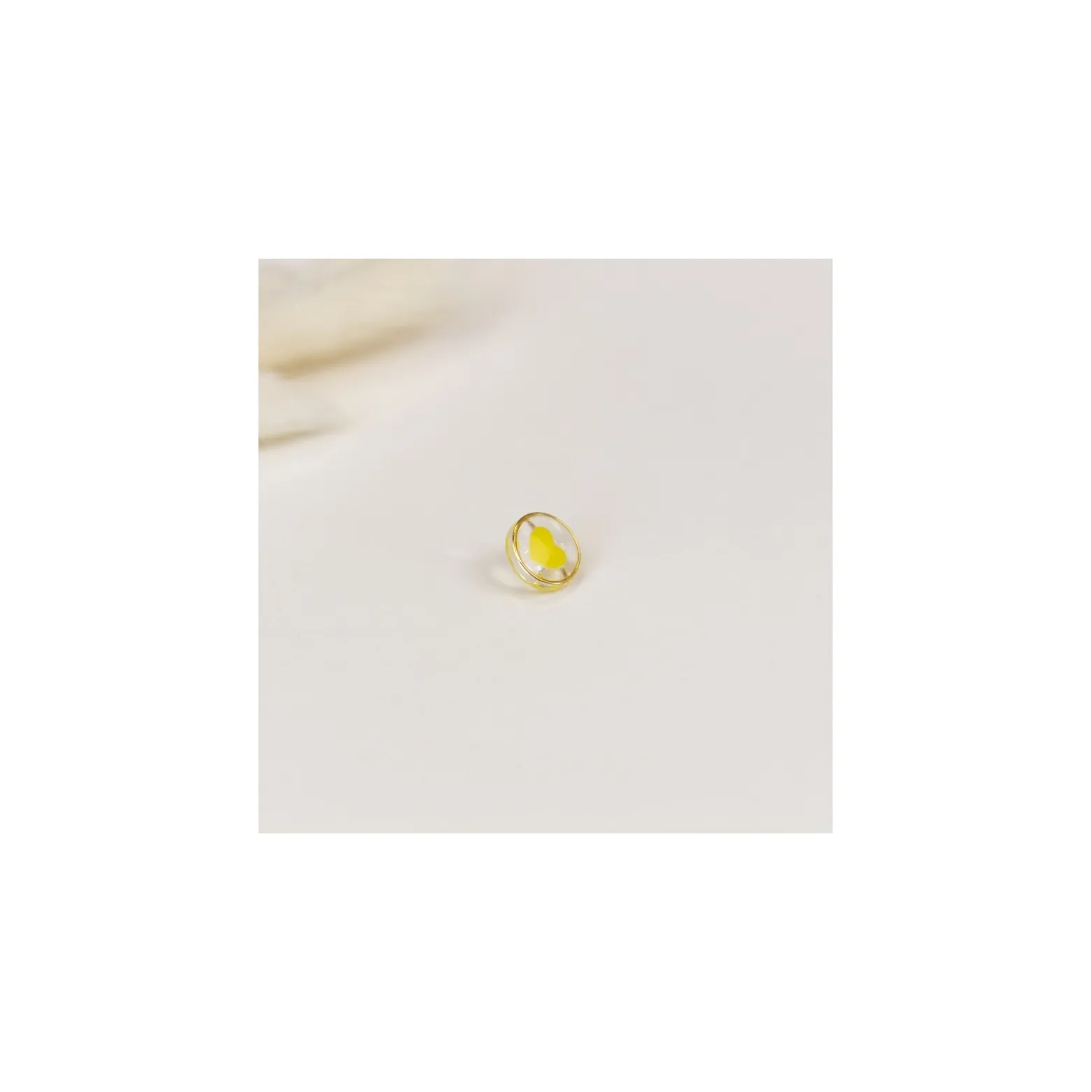 Bouton polyester Vicky love 11 mm - jaune