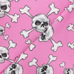 Coupon 100 cm x 110 cm Tissu coton Alexander Henry Skull and bones - rose