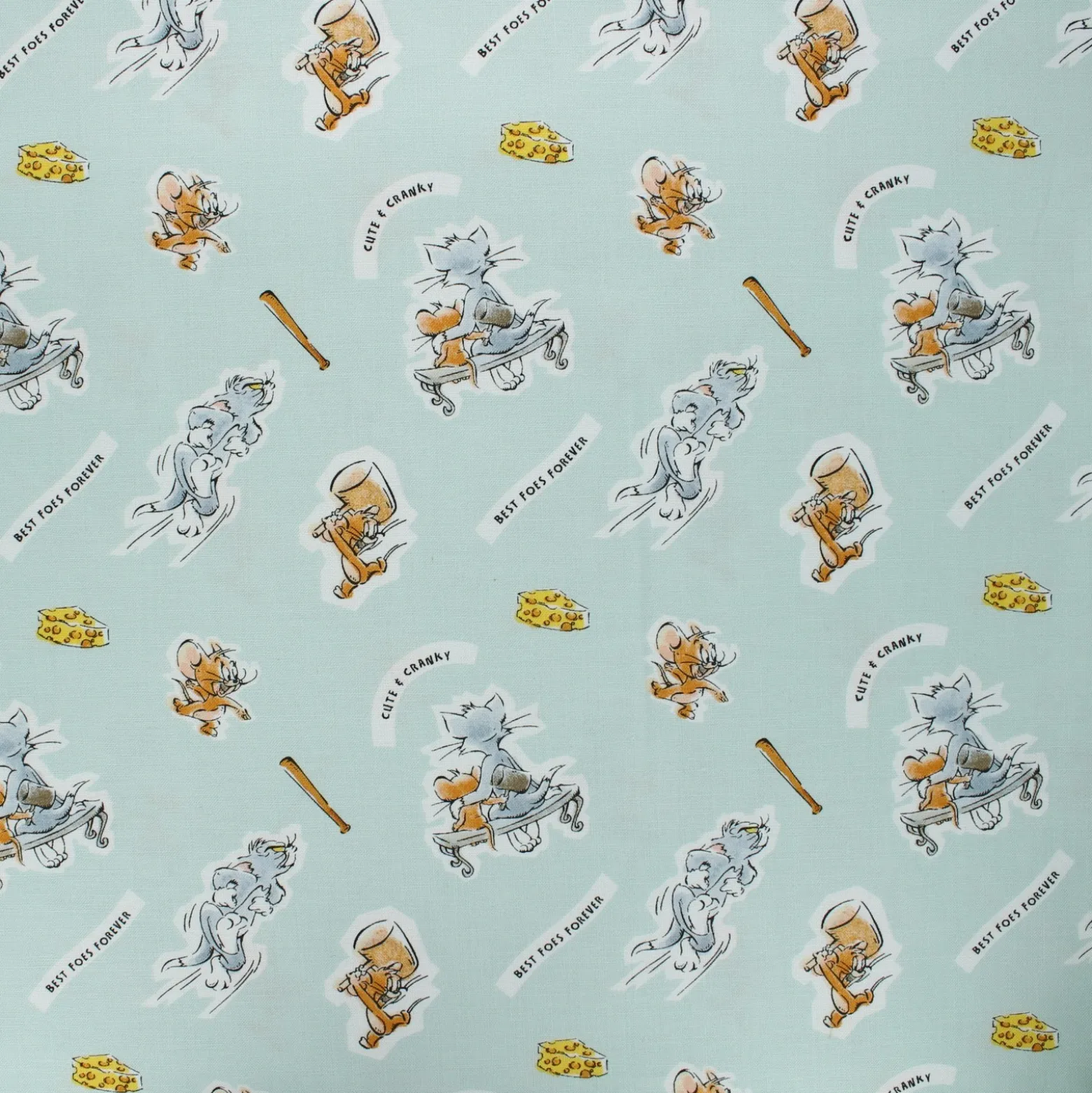 Coupon 100 cm x 110 cm Tissu coton Camelot Fabrics Tom and Jerry Foes forever - opaline