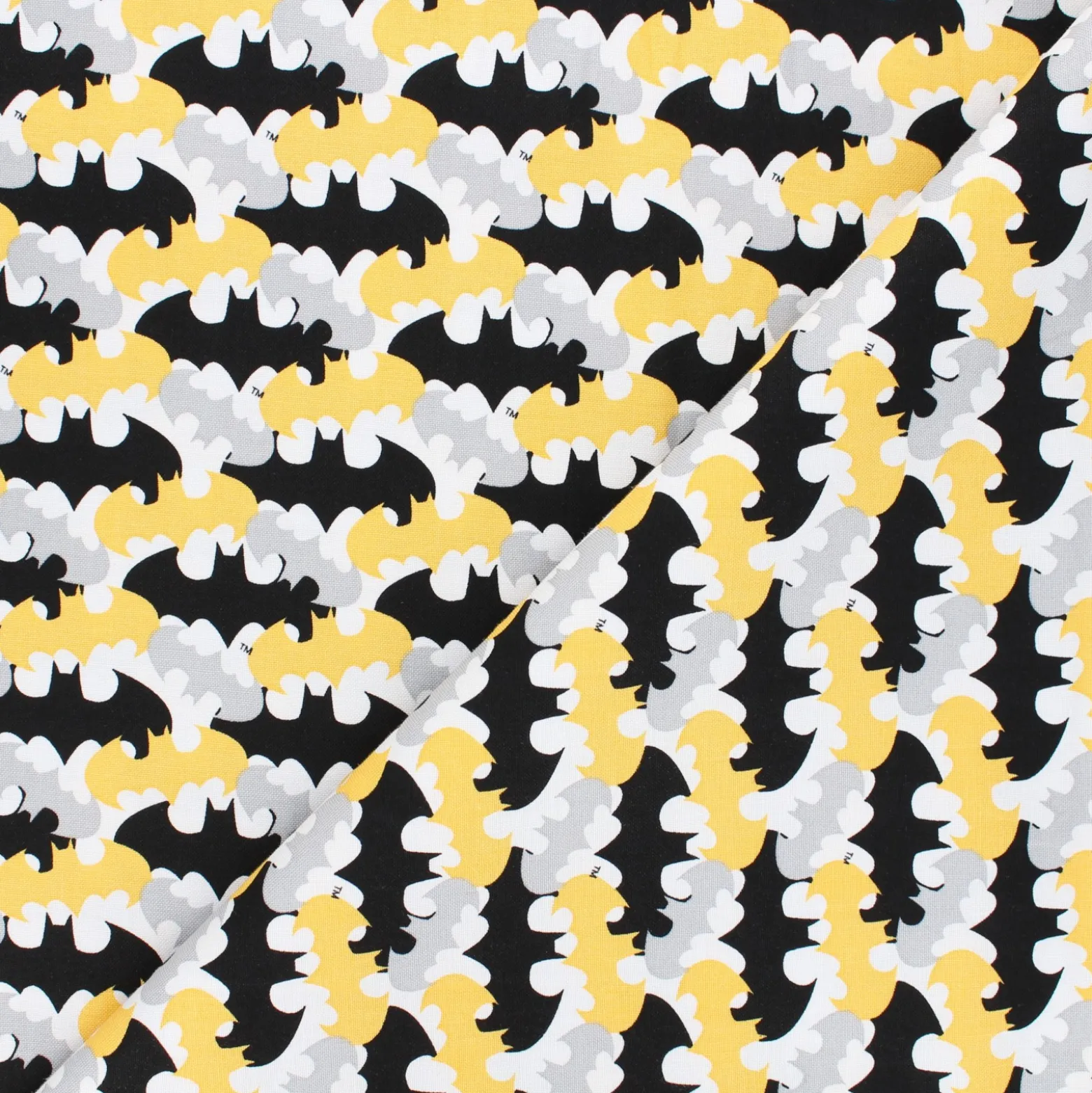 Coupon 100 cm x 110 cm Tissu coton Justice league Batman retro camo - blanc