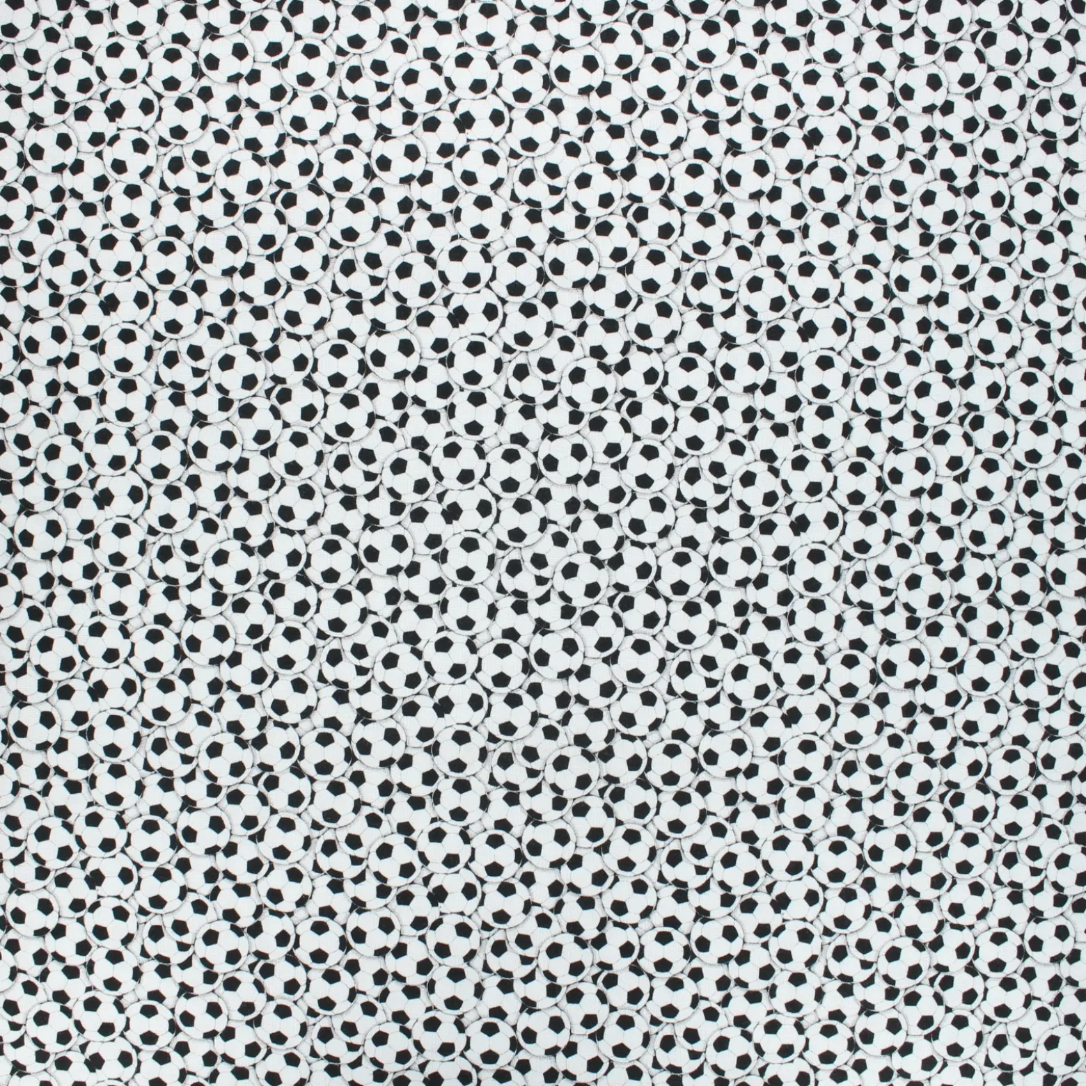 Coupon 100 cm x 110 cm Tissu coton Timeless Treasures- Soccer balls - blanc