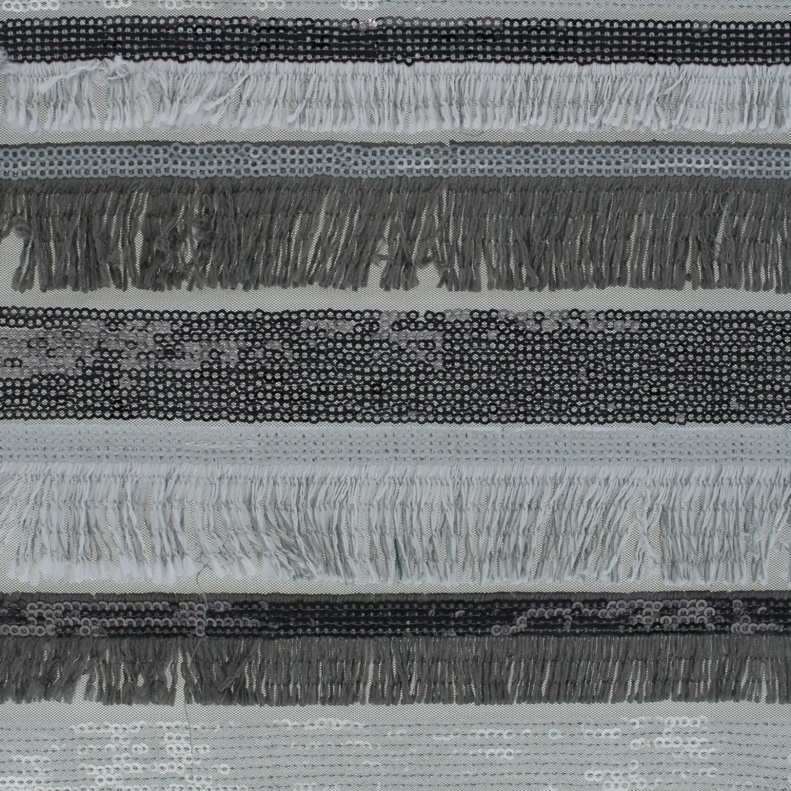 Coupon 100 cm x 140 cm Tissu Paillettes sur tulle Franges Charleston - noir