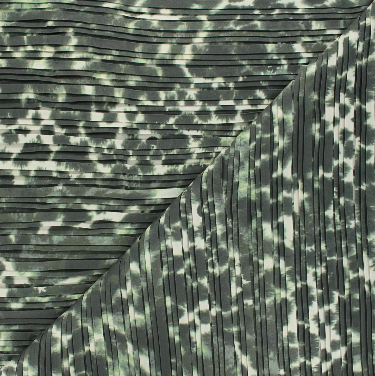 Coupon 40 cm x 140 cm Tissu polyester plissé Tatiana - vert