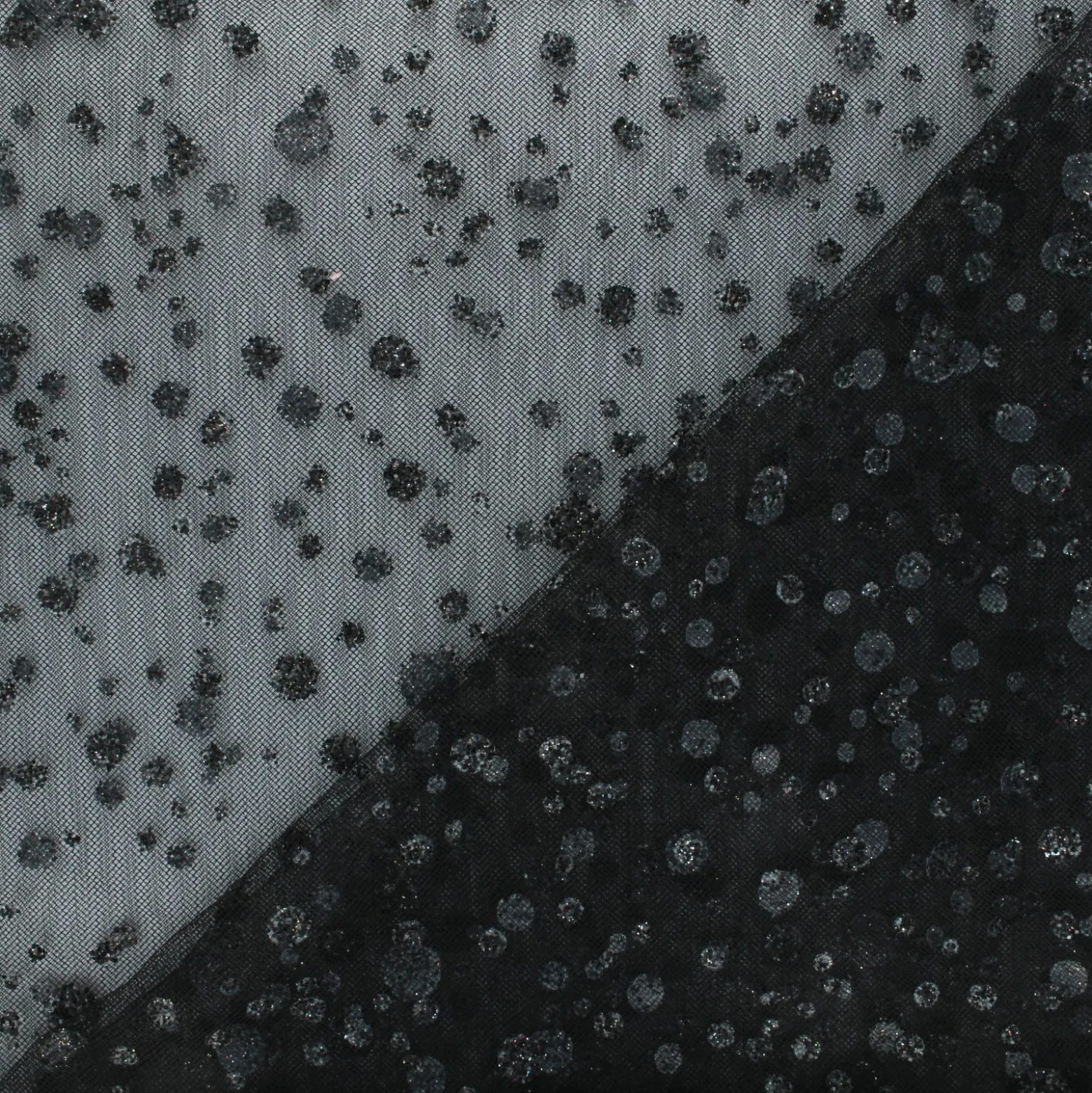 Coupon 100 cm x 140 cm Tulle pastilles paillettées noir