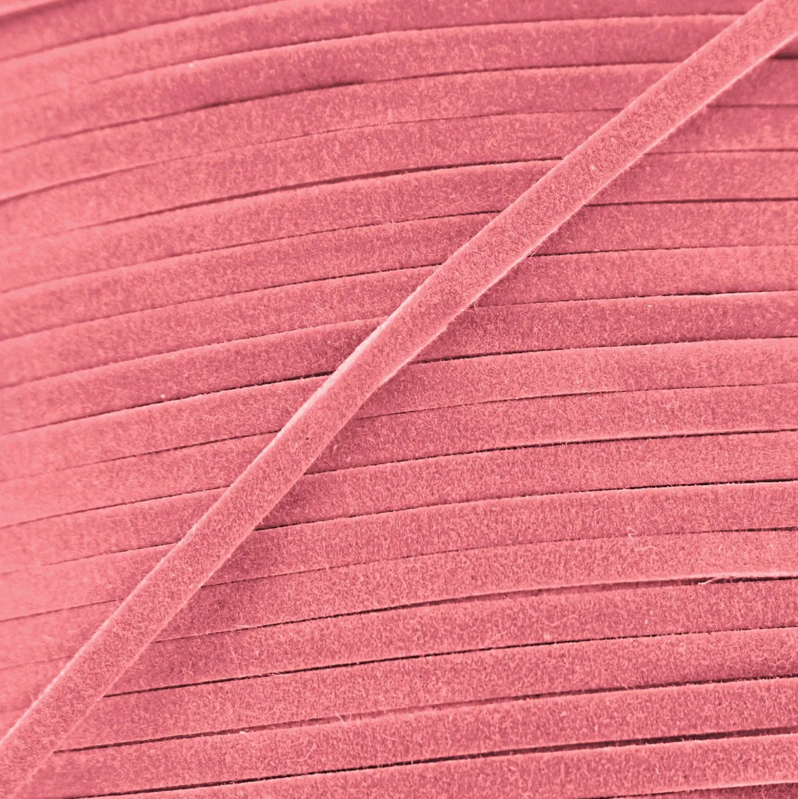 Lacet aspect daim rose