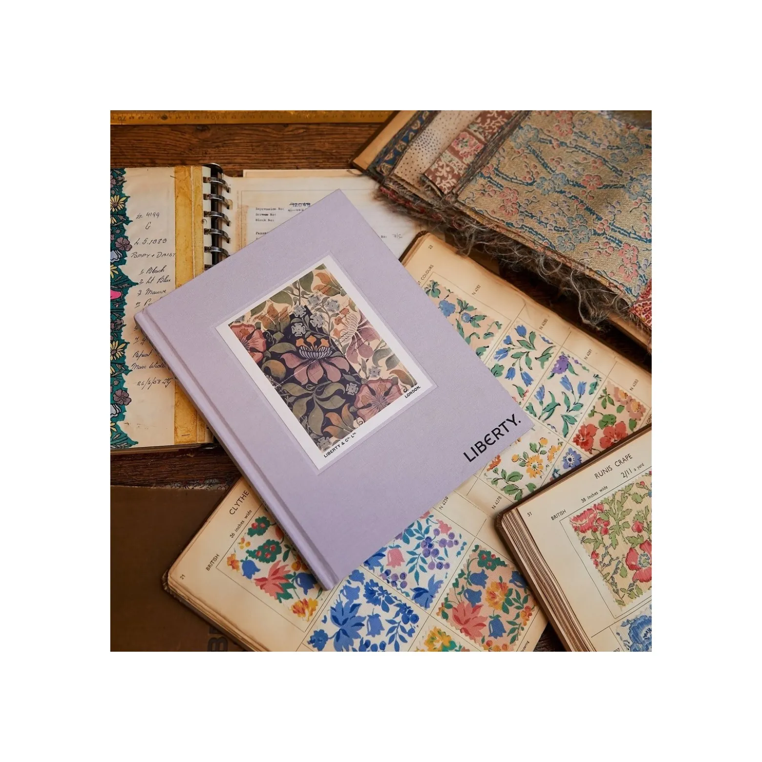 Livre "The archivist's edit" - Liberty