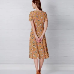 Patron Robe ajustée évasée Femme - New Look 6652