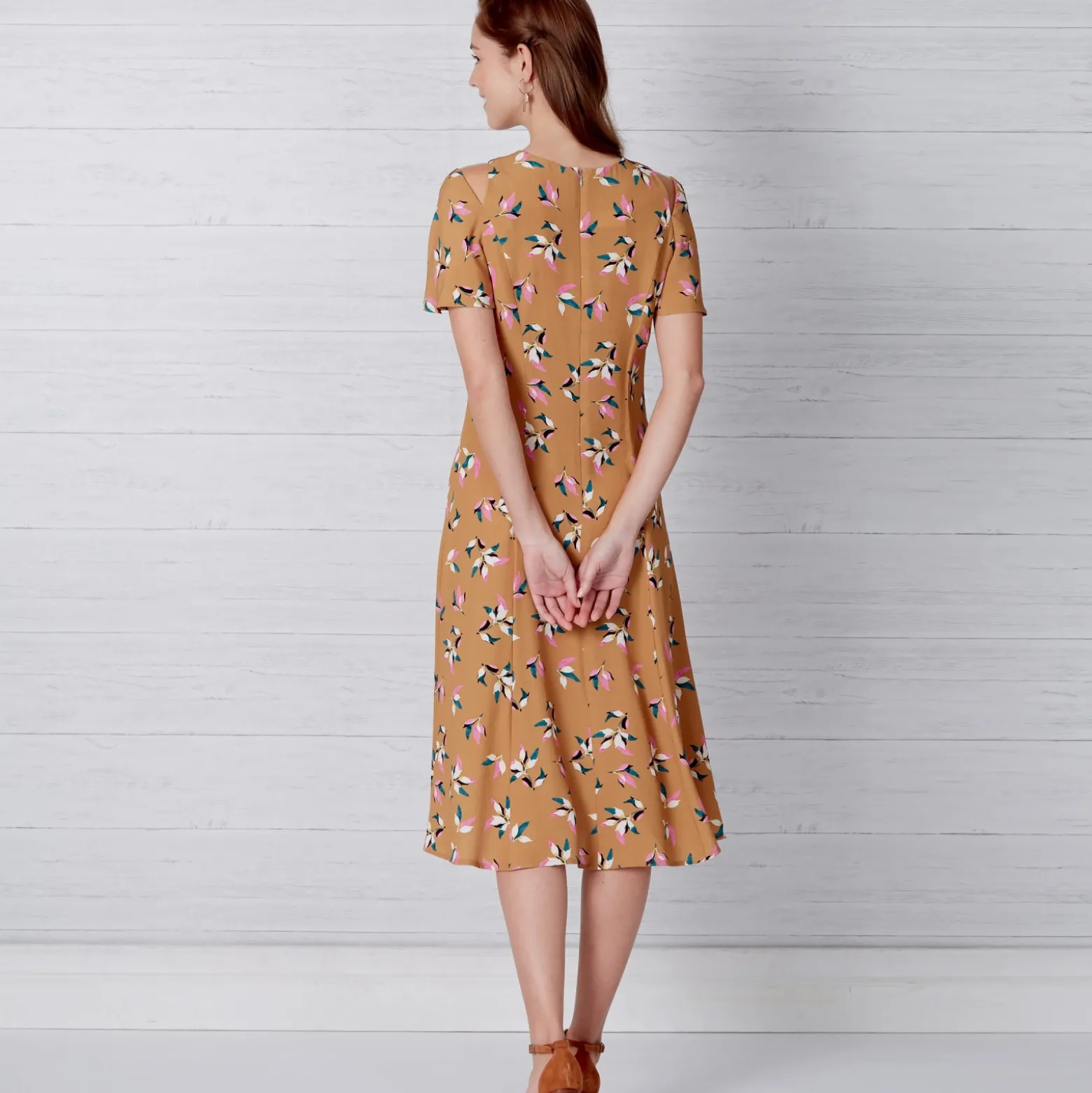 Patron Robe ajustée évasée Femme - New Look 6652
