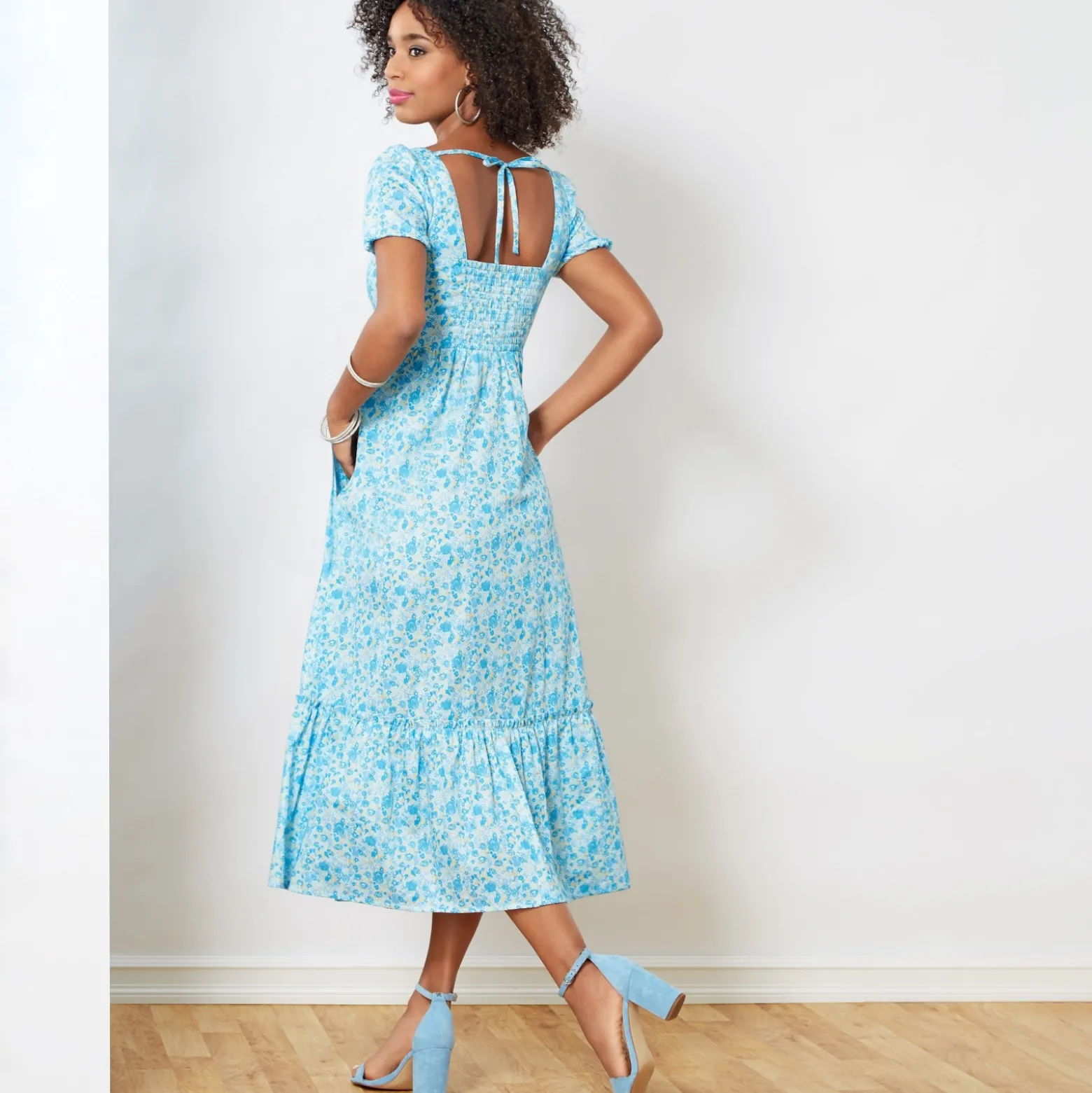 Patron Robe dos à smocks Femme - New Look 6692