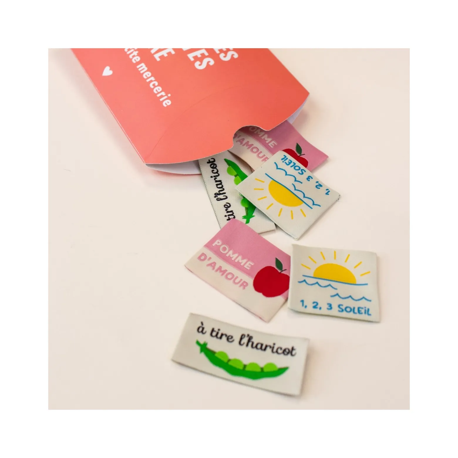 Étiquettes tissées à coudre - Happy kid (lot de 6)