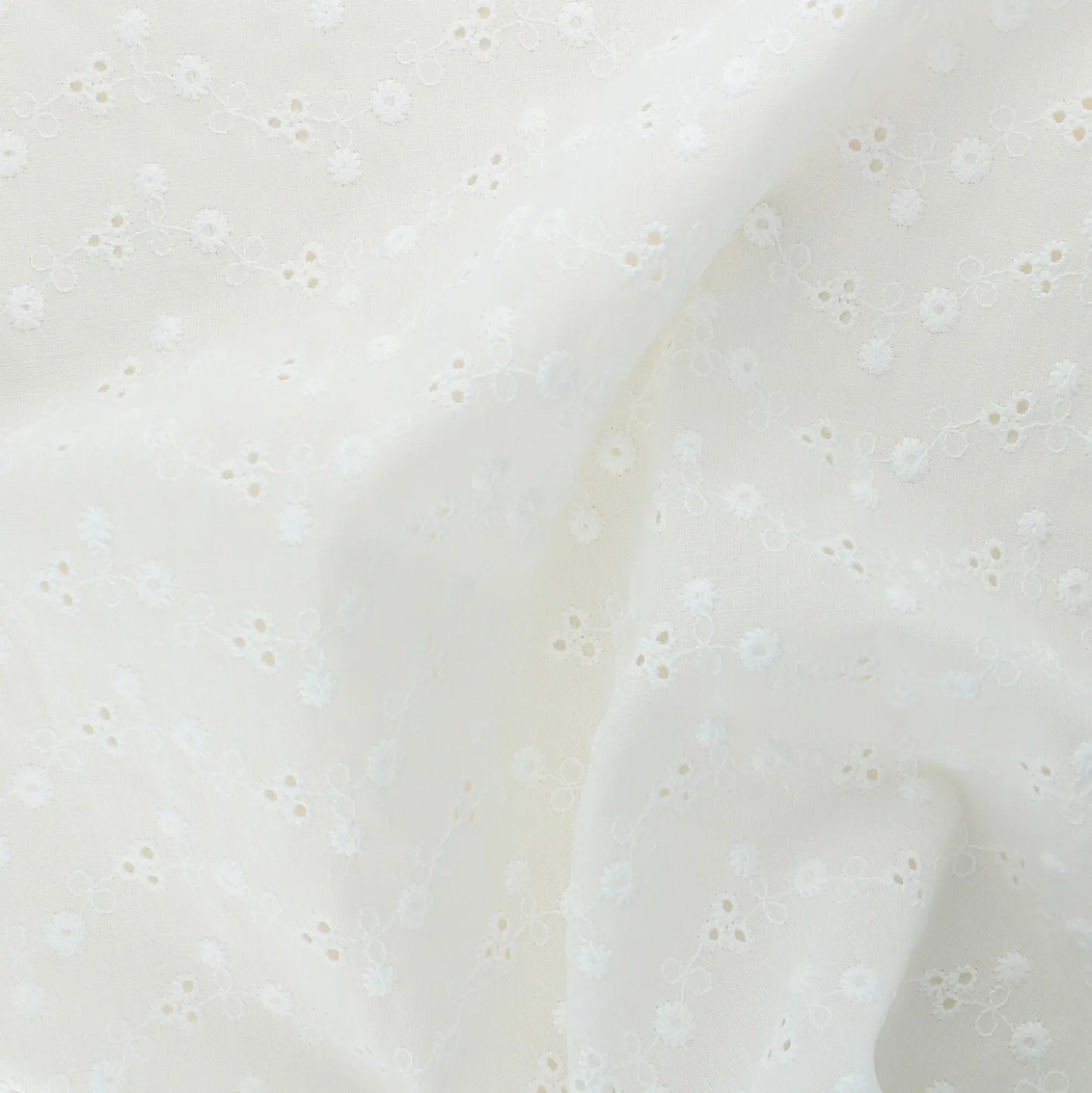 Tissu broderie anglaise Léontine - blanc cassé