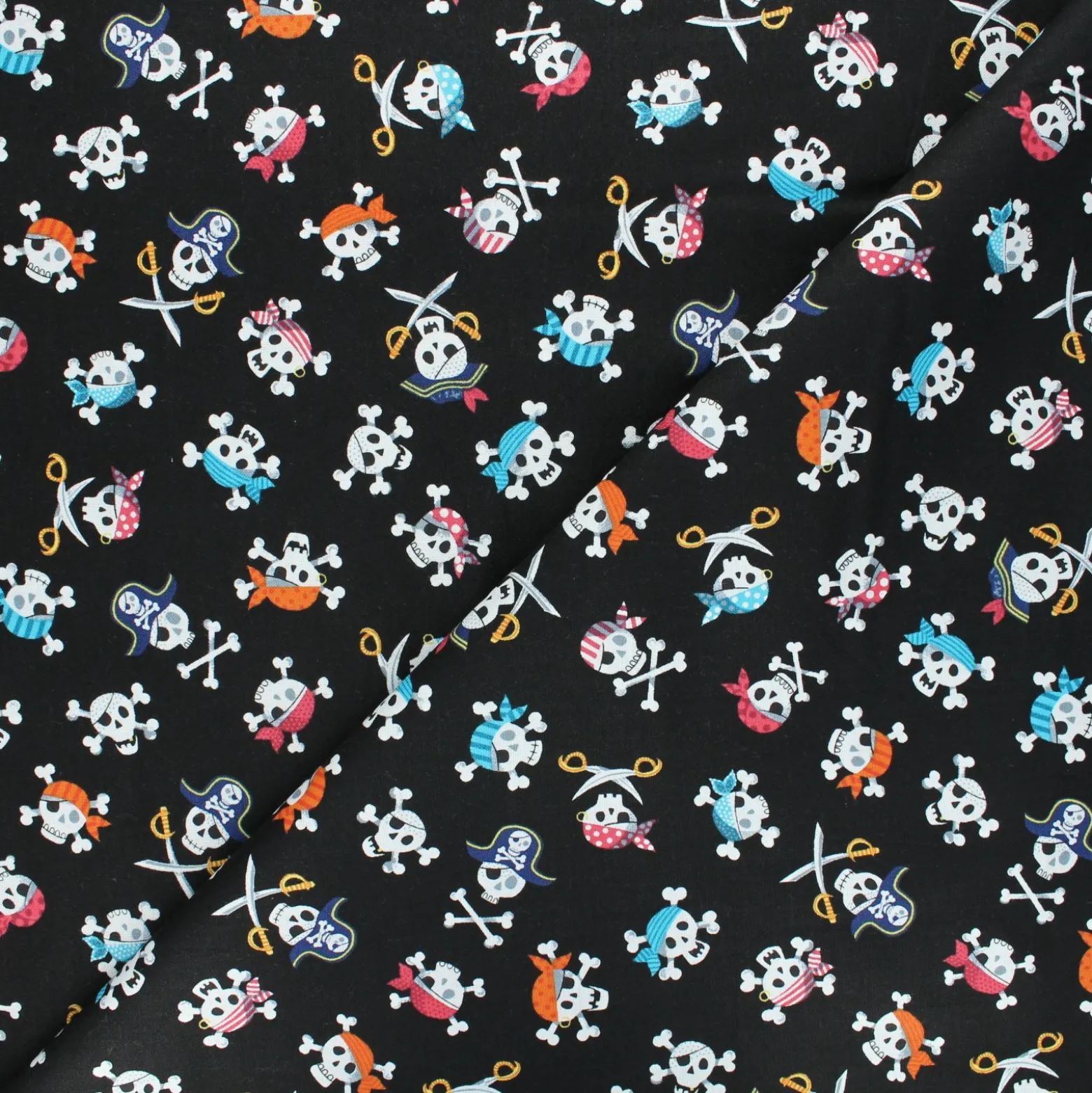 Tissu coton Makower UK Pirate Skulls - noir